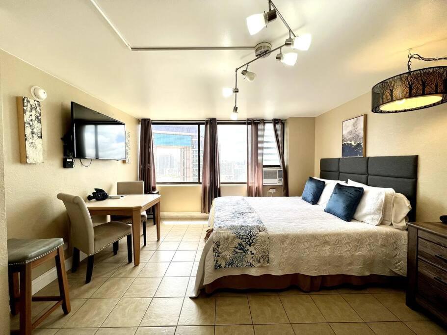 King Bed, Spacious, Legal, View Honolulu Bagian luar foto