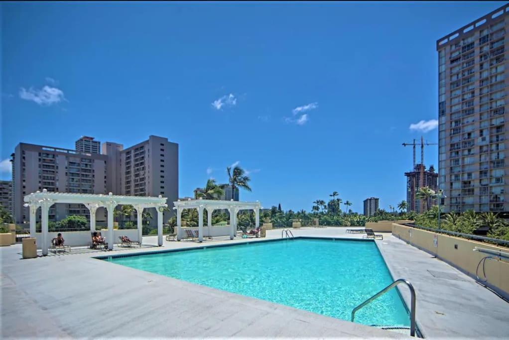 King Bed, Spacious, Legal, View Honolulu Bagian luar foto
