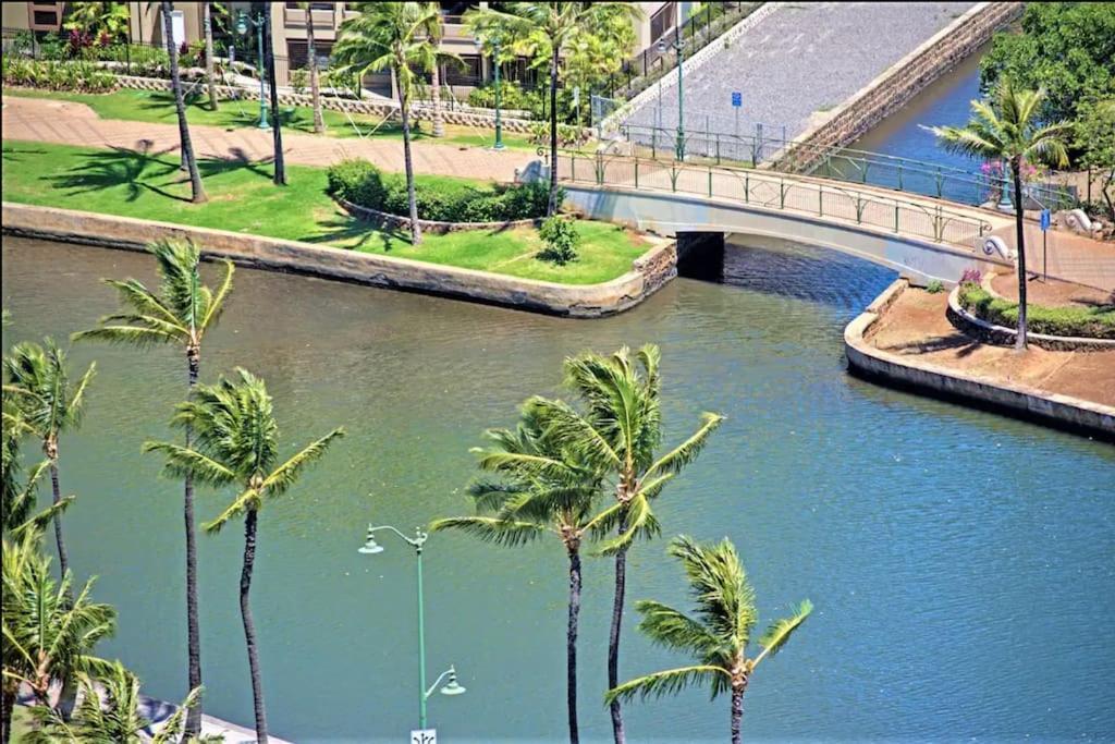 King Bed, Spacious, Legal, View Honolulu Bagian luar foto